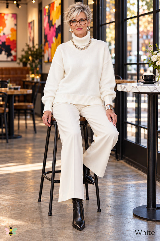 Color Theory Relaxed Turtleneck Sweater | White | front